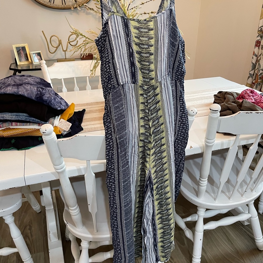 BCBG ROMPER - Picture 3 of 3